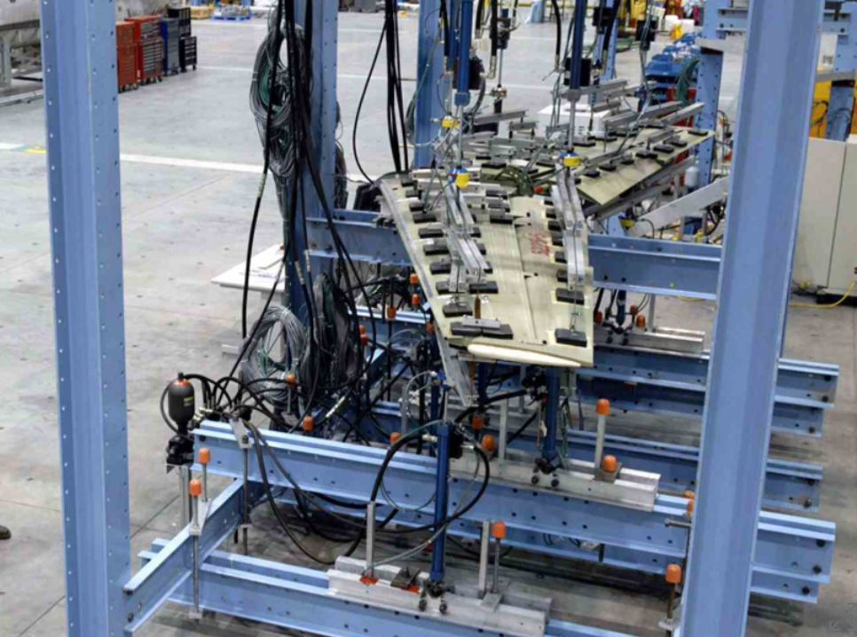 机翼多自由度模拟疲劳系统实验台架实拍